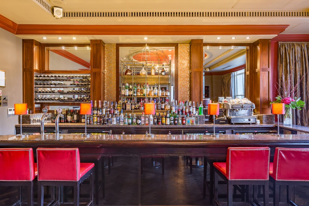 Hotel Bar