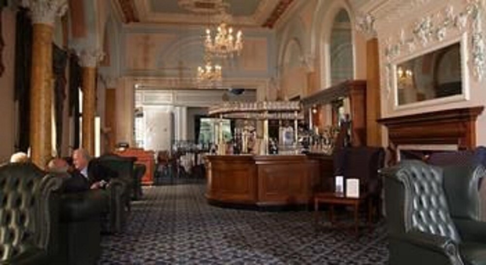 Hotel Bar
