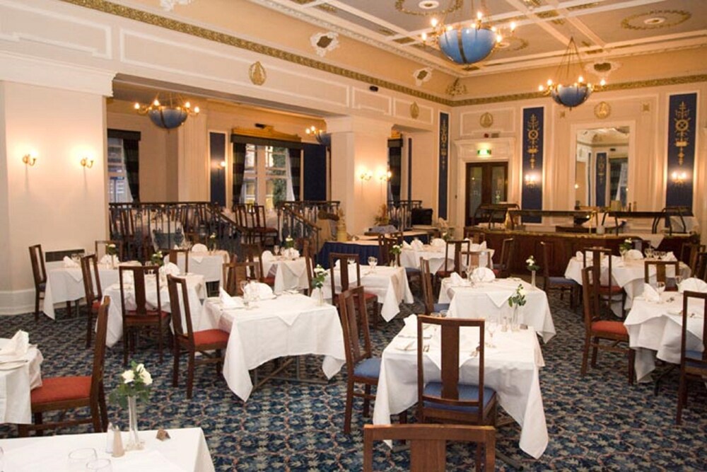 Couples Dining
