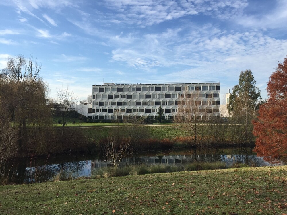 Front of property, Novotel Paris Créteil Le Lac