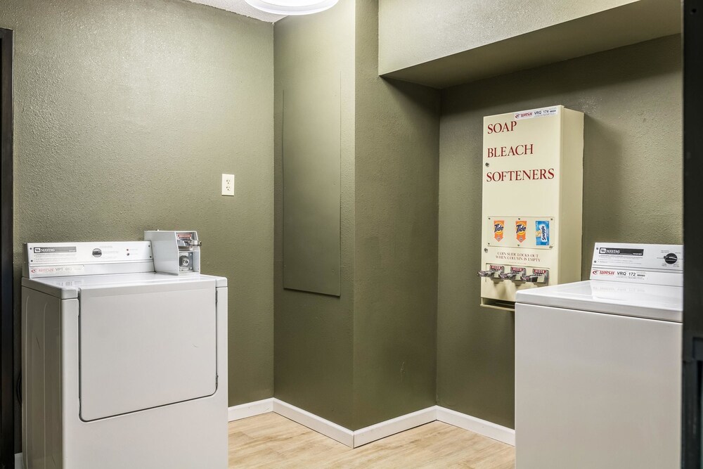 Laundry room, Comfort Inn Airport