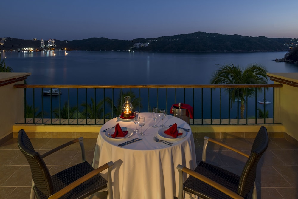 Couples Dining