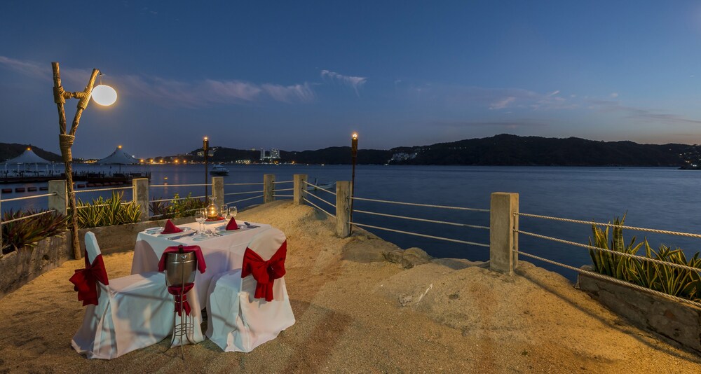 Couples Dining