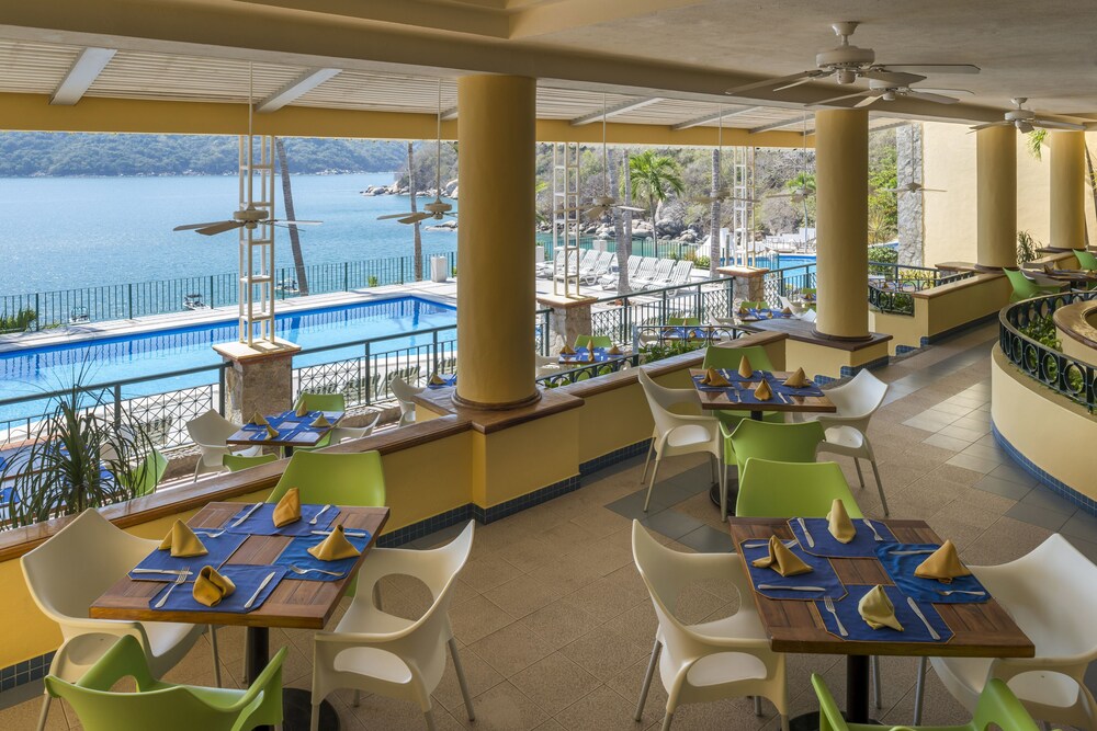 Poolside Bar