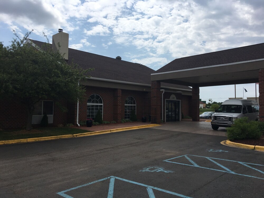 Front of property, Wyndham Garden Grand Rapids Airport