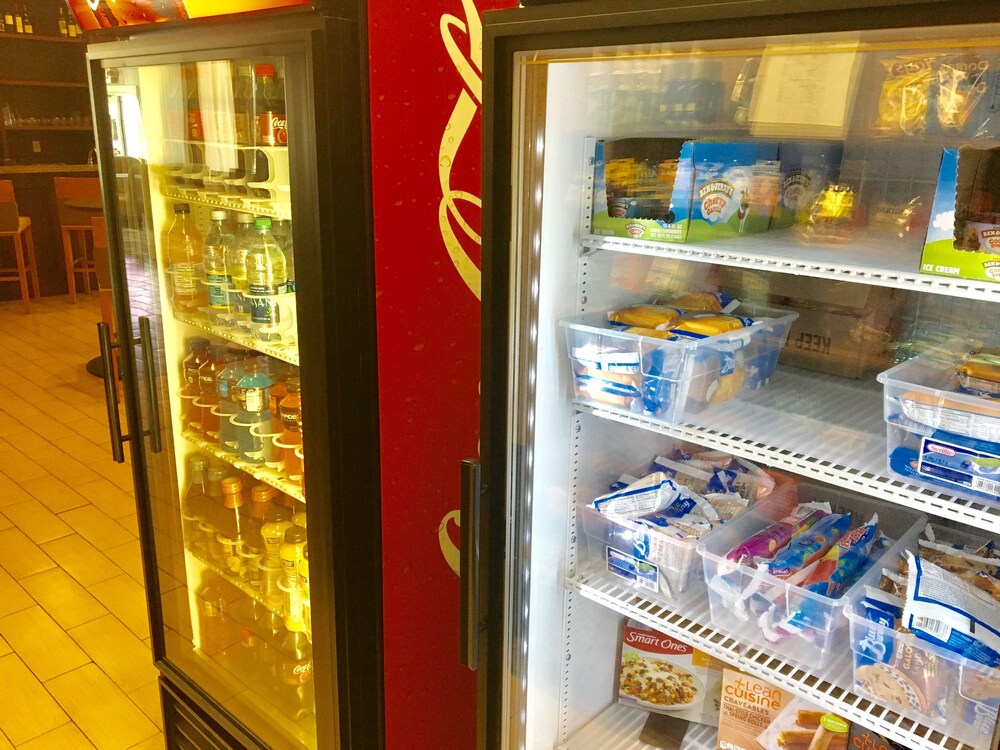 Snack bar, Wyndham Garden Grand Rapids Airport