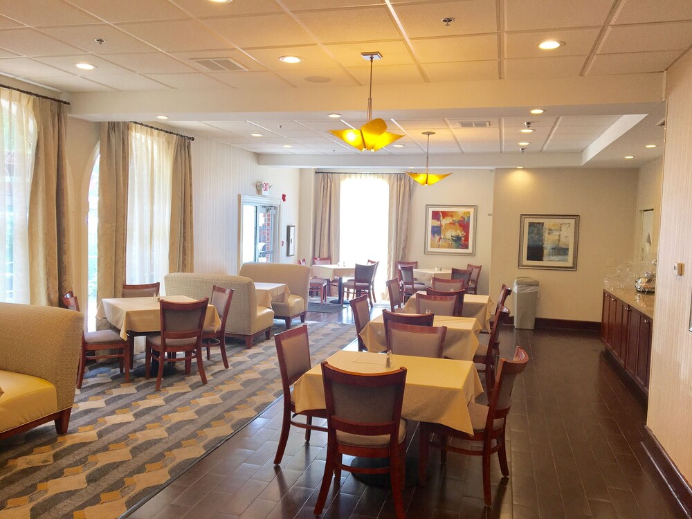 Restaurant, Wyndham Garden Grand Rapids Airport