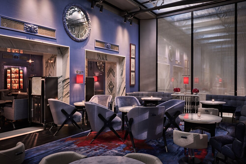 Hotel Bar