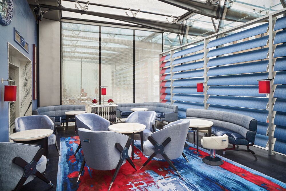 Hotel Bar