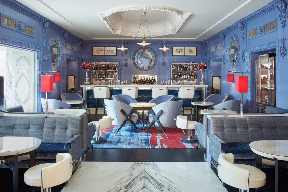 Hotel Lounge