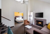 Executive Suite, Fireplace (1 King, 1 Queen, 1 Sofa Bed)