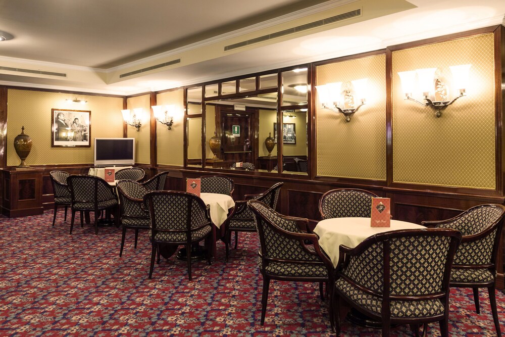 Hotel Bar