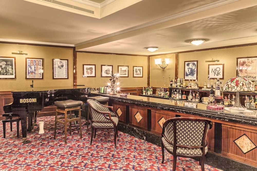 Hotel Bar