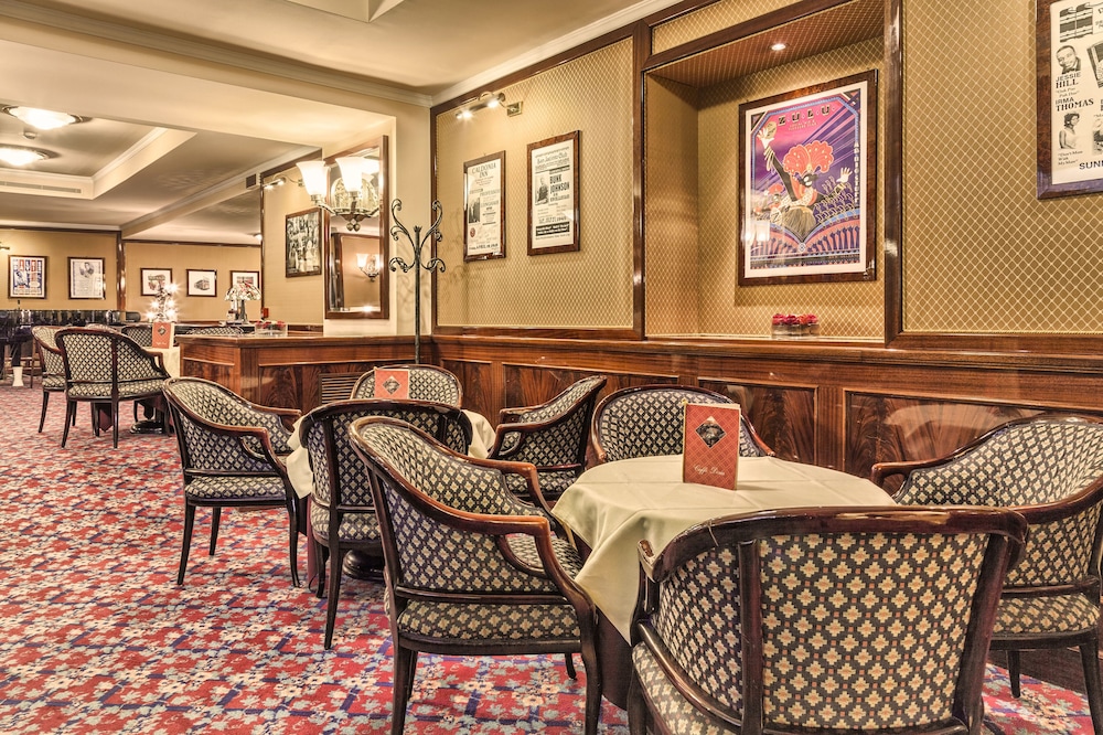 Hotel Bar