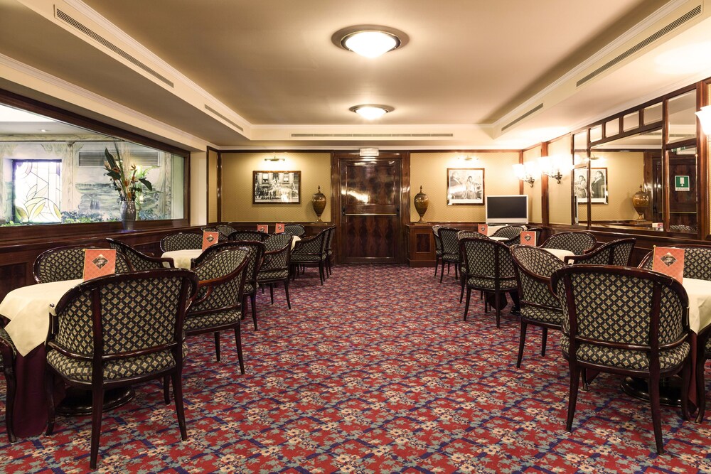 Hotel Bar