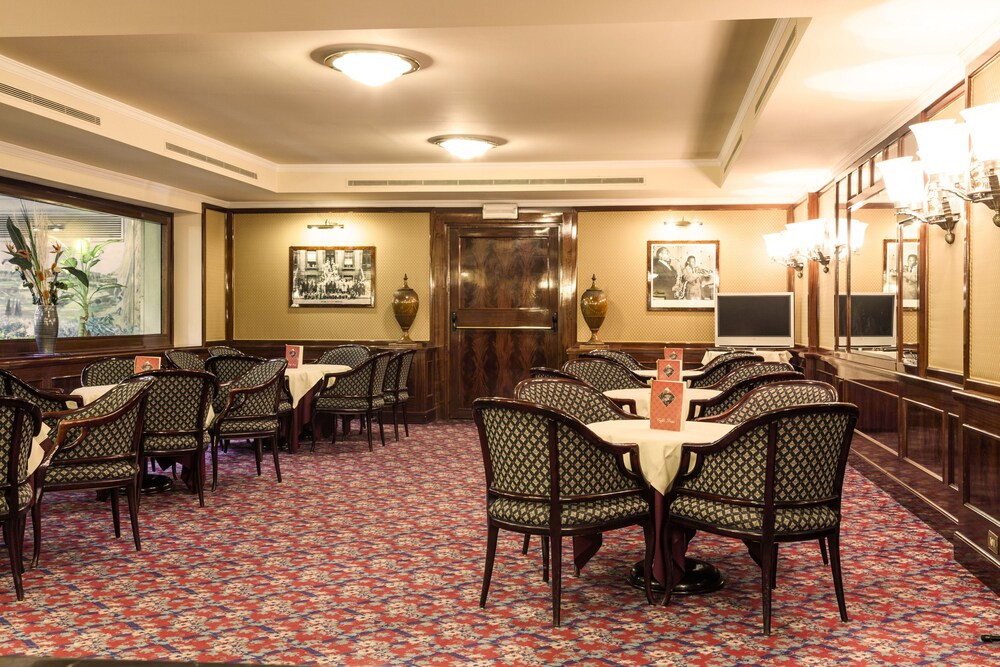 Hotel Bar