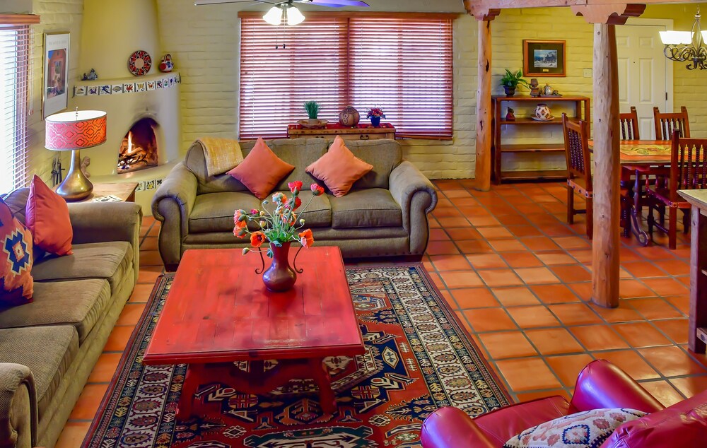 Deluxe 3-bedroom condominium - Living Area