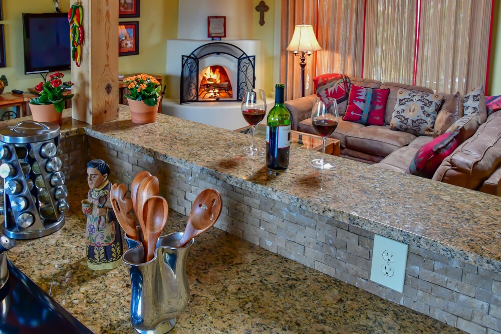 Deluxe 2-bedroom condominium - Private Kitchen
