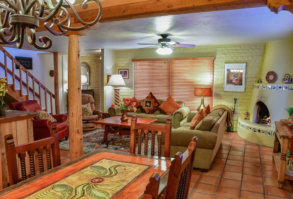 Deluxe 3-bedroom condominium - Living Area