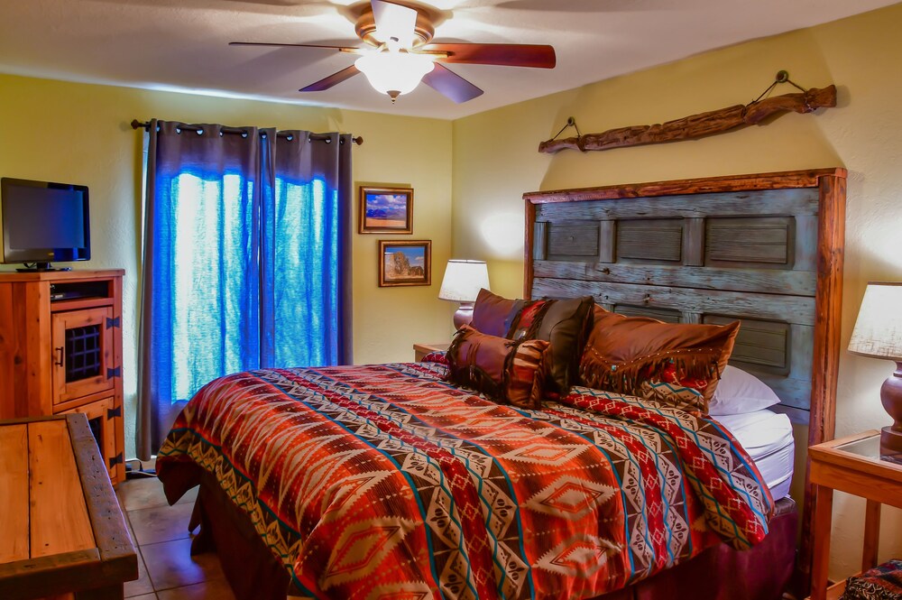 Deluxe 2-bedroom condominium - Room