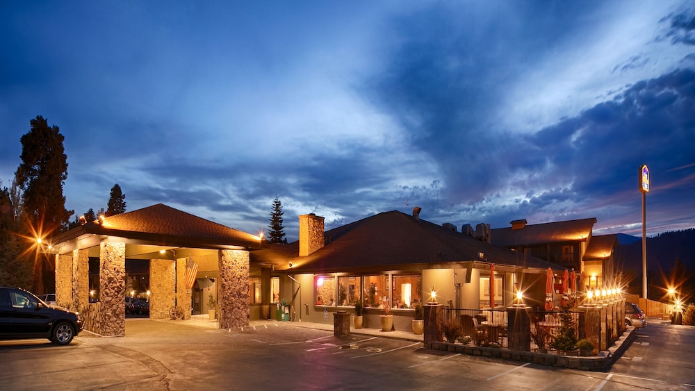Hotel Front - Evening/Night
