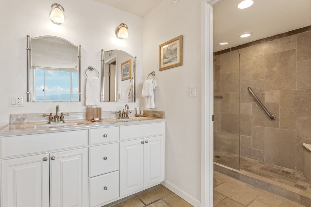 Room, 2 Bedrooms, Partial Ocean View - Bathroom