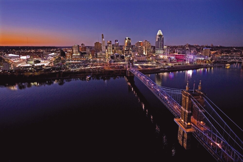 City view, Hilton Cincinnati Netherland Plaza