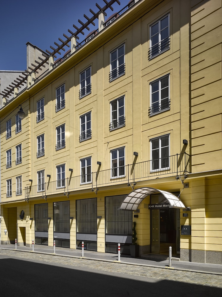 Front of property, K+K Hotel Maria Theresia