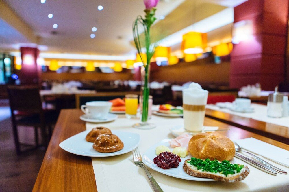 Breakfast area, K+K Hotel Maria Theresia