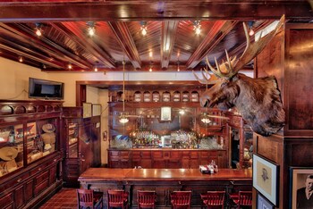 Hotel Bar