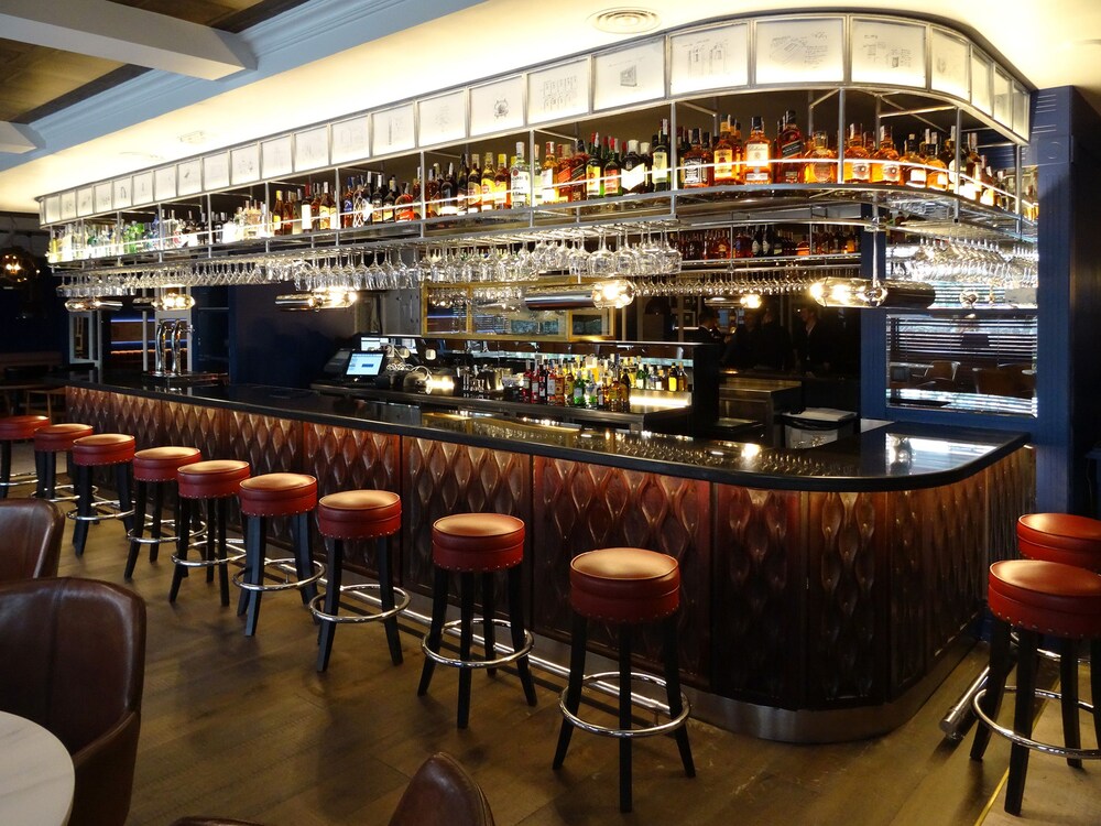 Hotel Bar