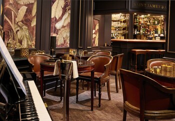 Hotel Bar
