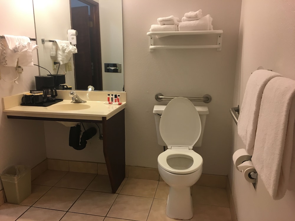 Bathroom, Ramada by Wyndham Portland Airport