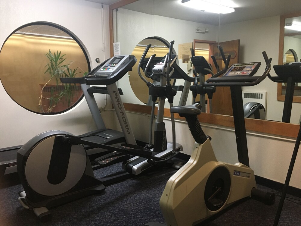 Gym, Ramada by Wyndham Portland Airport