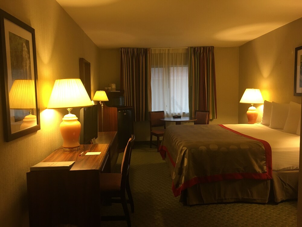 Room, Ramada by Wyndham Portland Airport