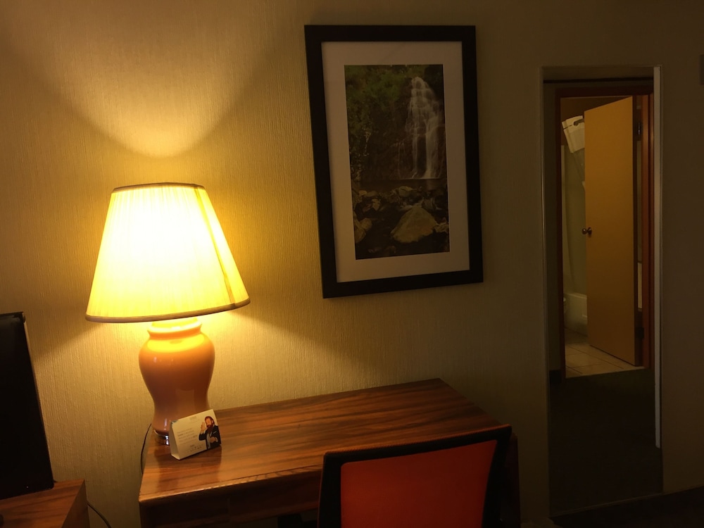 Room, Ramada by Wyndham Portland Airport