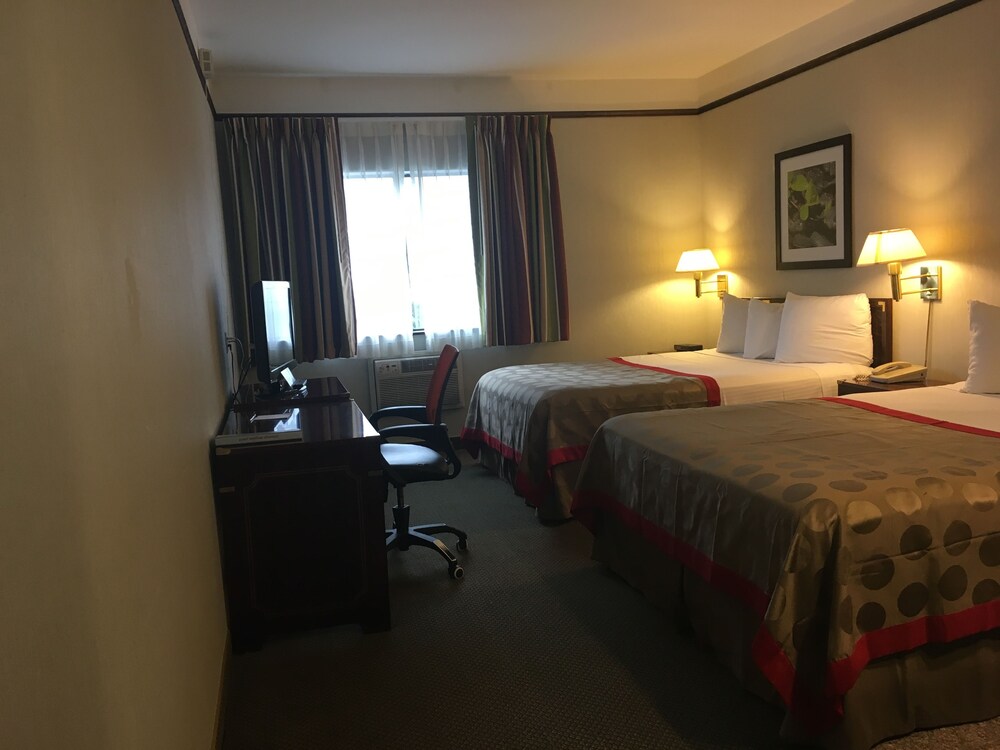 Room, Ramada by Wyndham Portland Airport