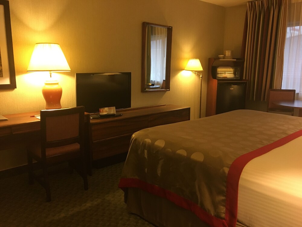 Room, Ramada by Wyndham Portland Airport