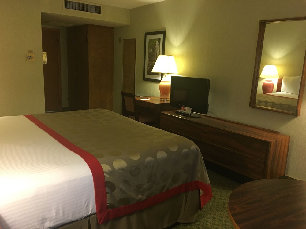 Room, Ramada by Wyndham Portland Airport