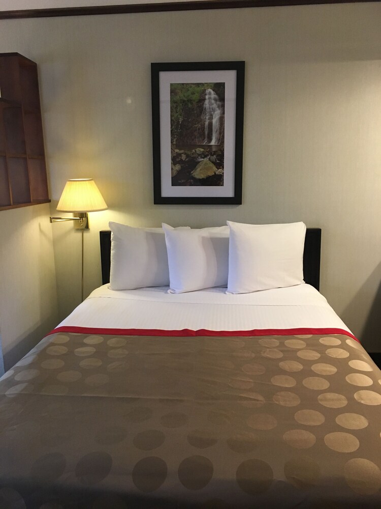 Room, Ramada by Wyndham Portland Airport