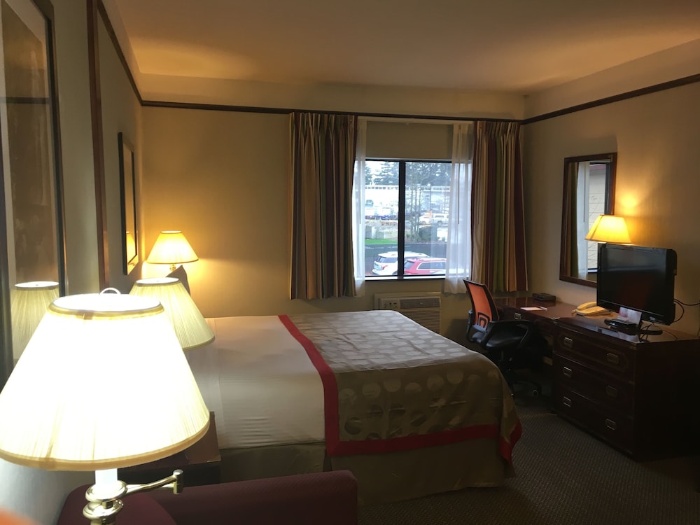 Room, Ramada by Wyndham Portland Airport