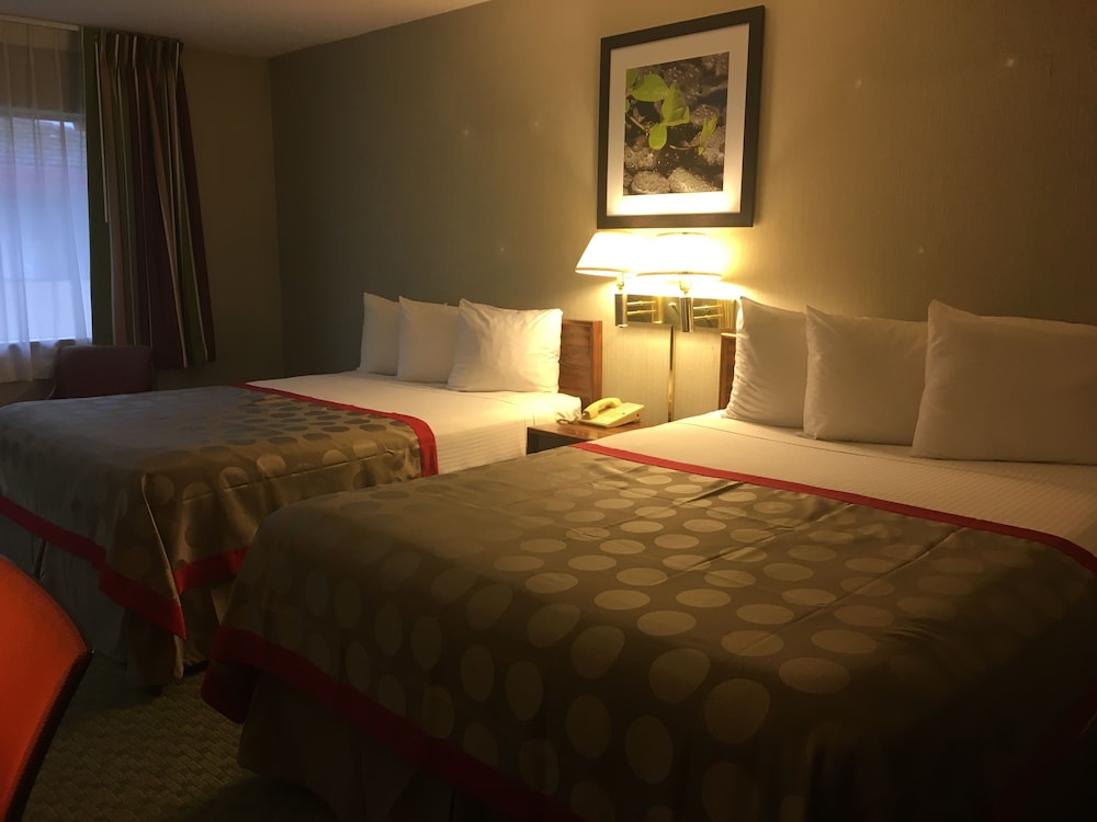 Room, Ramada by Wyndham Portland Airport