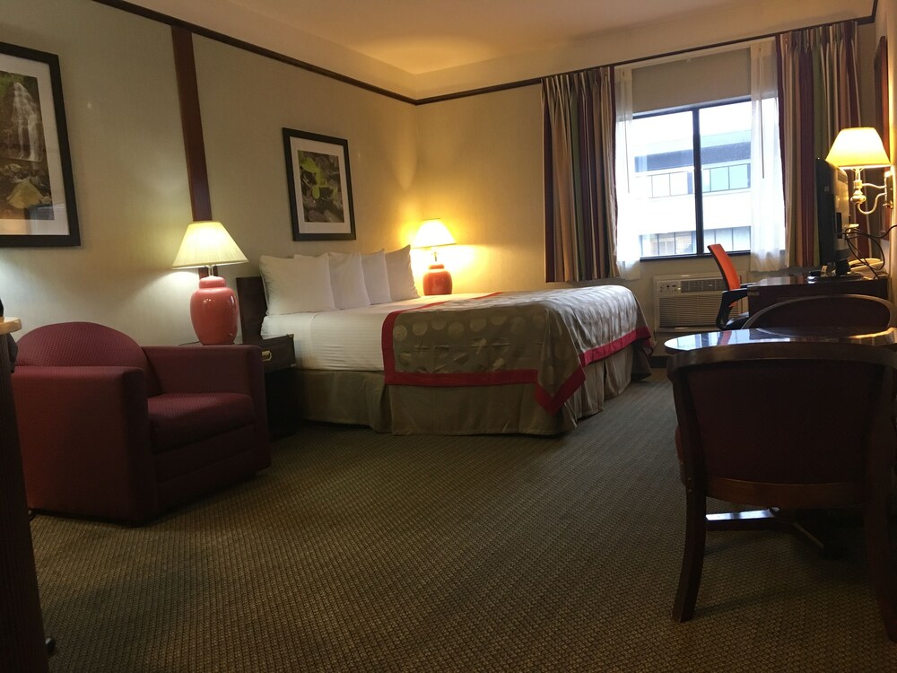 Room, Ramada by Wyndham Portland Airport