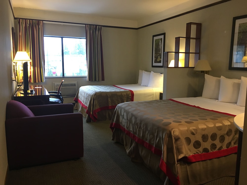 Room, Ramada by Wyndham Portland Airport