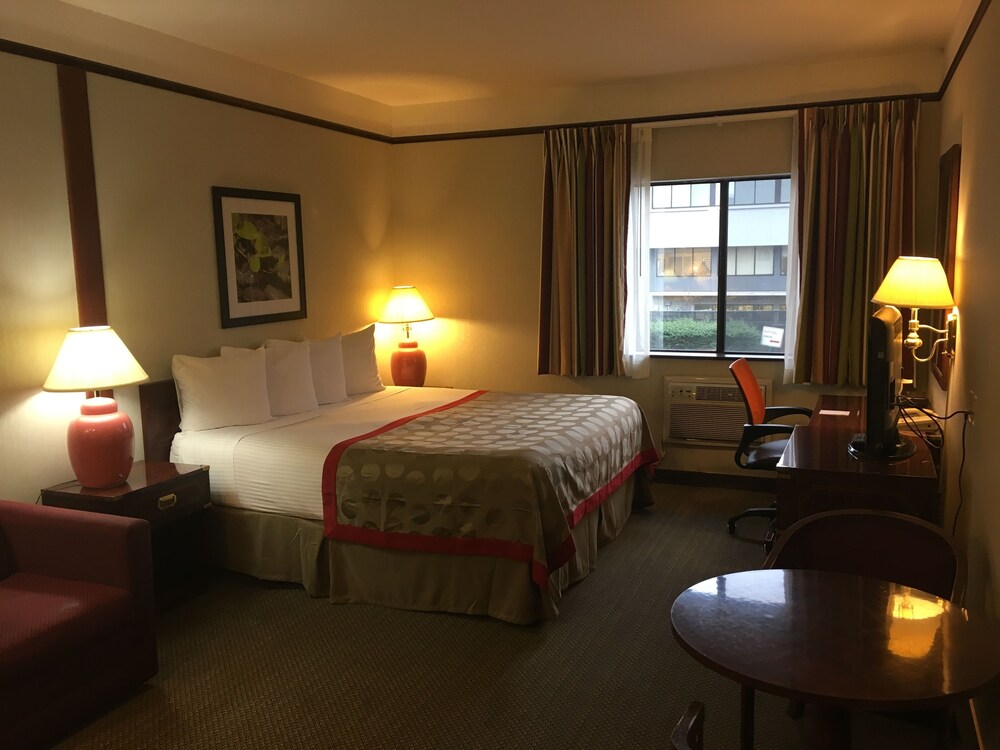 Room, Ramada by Wyndham Portland Airport