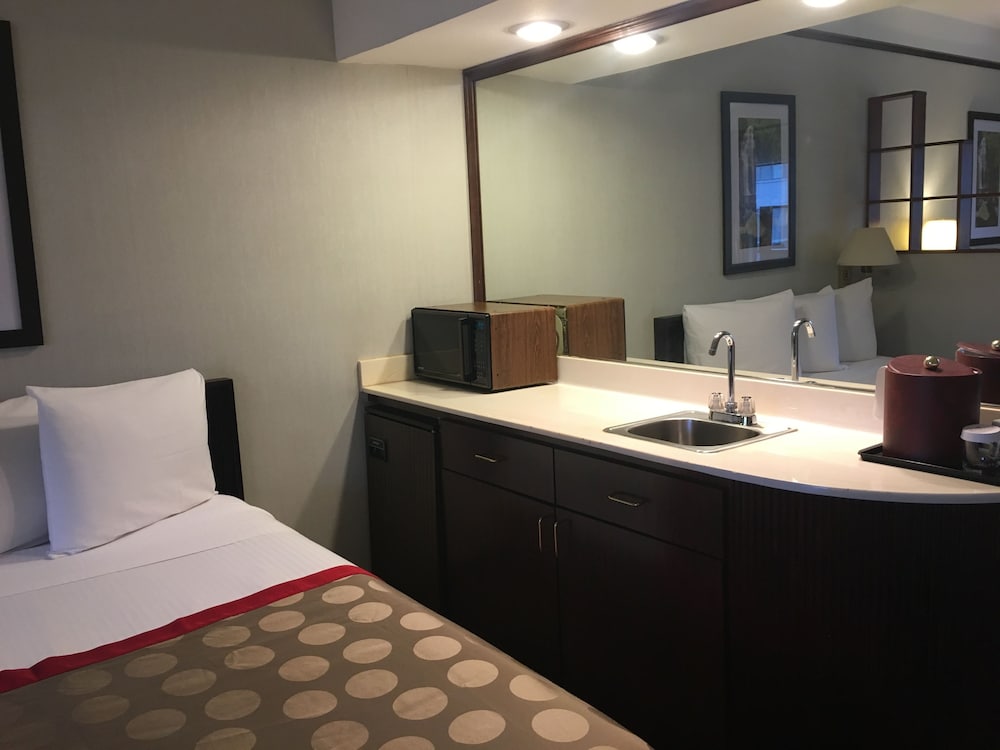 Microwave, Ramada by Wyndham Portland Airport