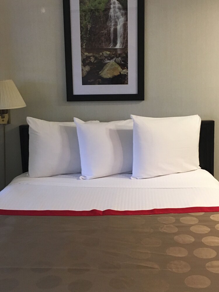 Room, Ramada by Wyndham Portland Airport