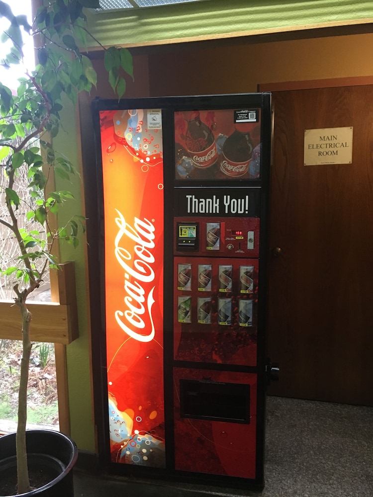 Vending machine, Ramada by Wyndham Portland Airport