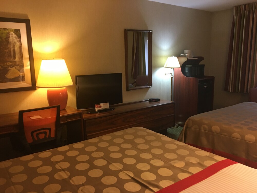 Room, Ramada by Wyndham Portland Airport