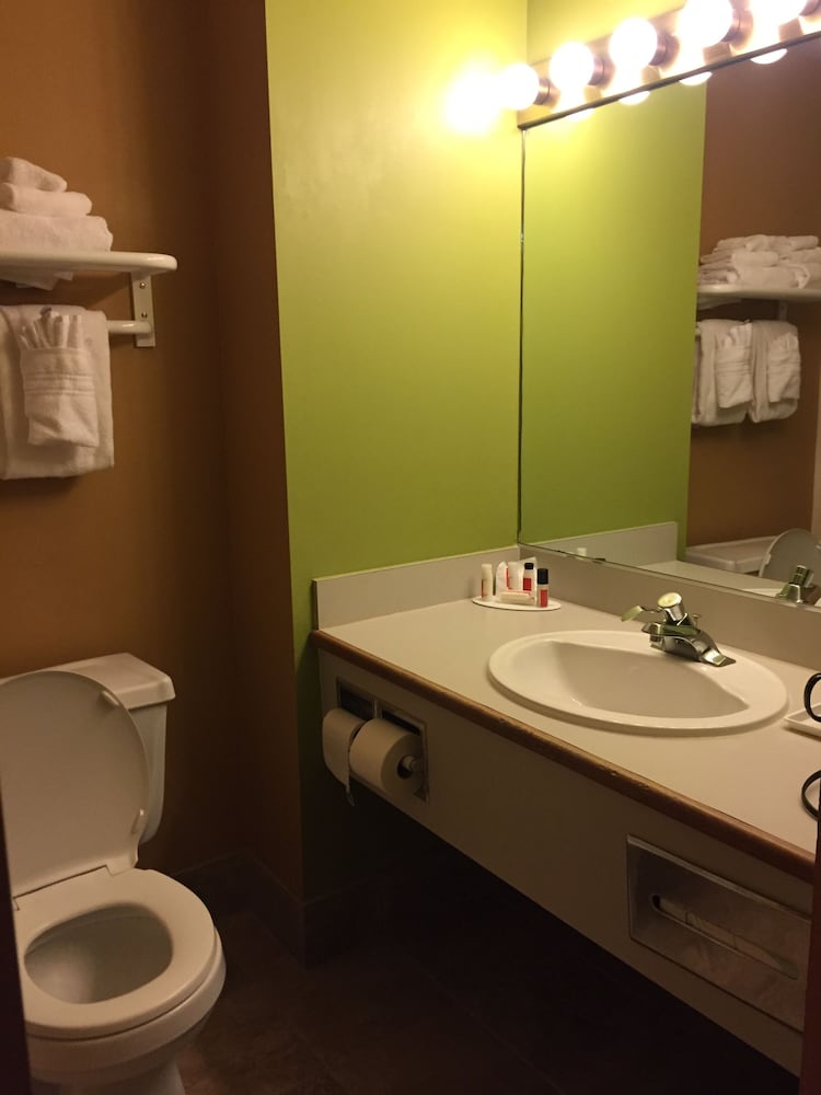 Bathroom, Ramada by Wyndham Portland Airport